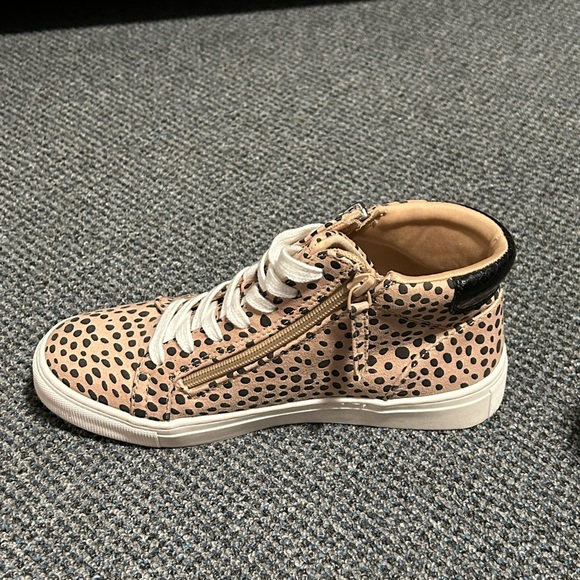 Universal Thread High Top Animal Print Sneakers - Picture 6 of 9